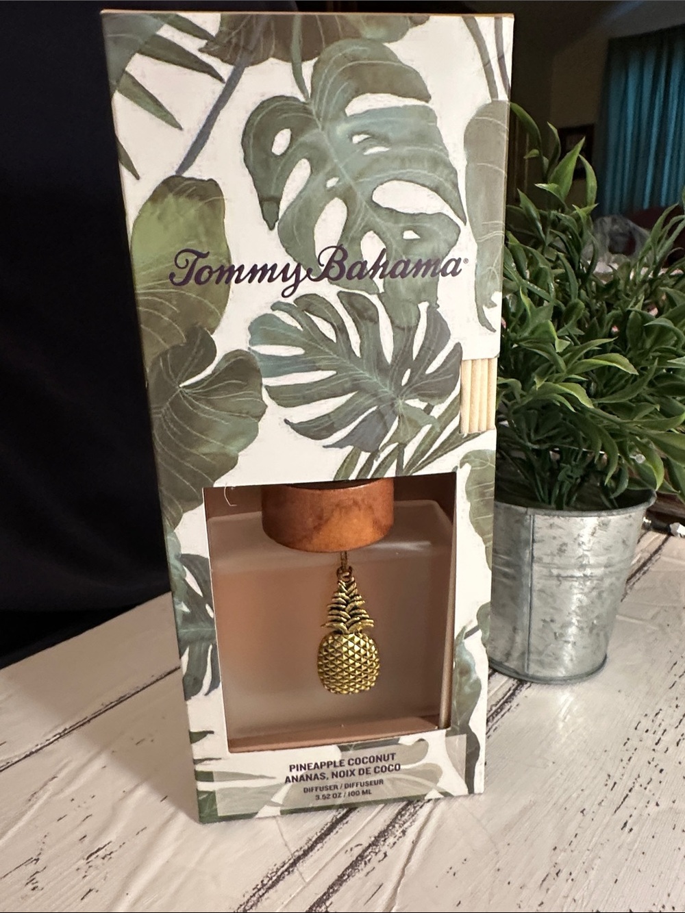 Tommy Bahama Pineapple Coconut Reed Diffuser – Green, White, Gold 3.52oz